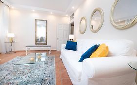 Old Town Gem - Elegant Guilford Apartment